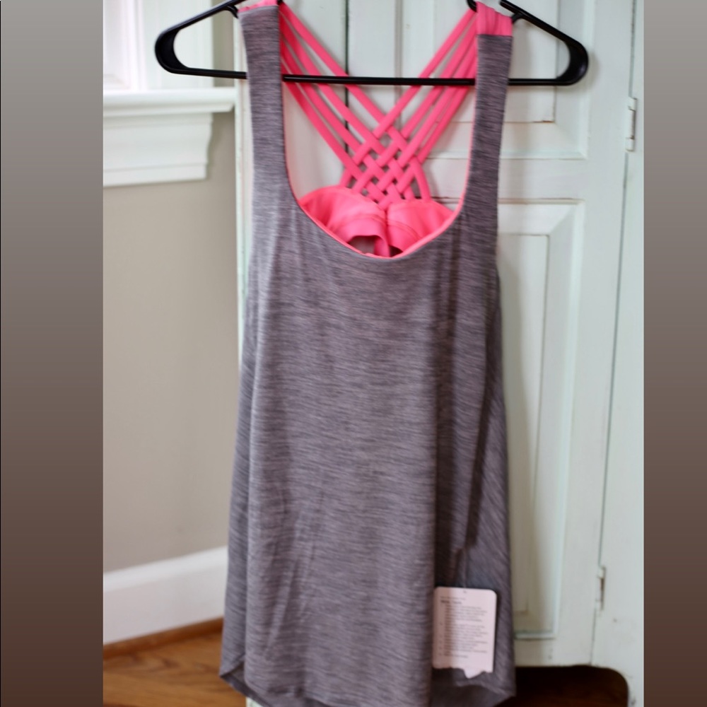 NWT lululemon tank w/ built in bra.